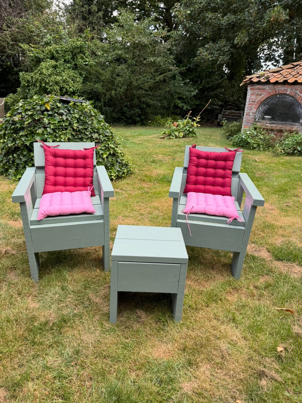 Nieuwe houten tuinstoelen met bijzettafel – complete set, Ophalen, Zo goed als nieuw, Hout