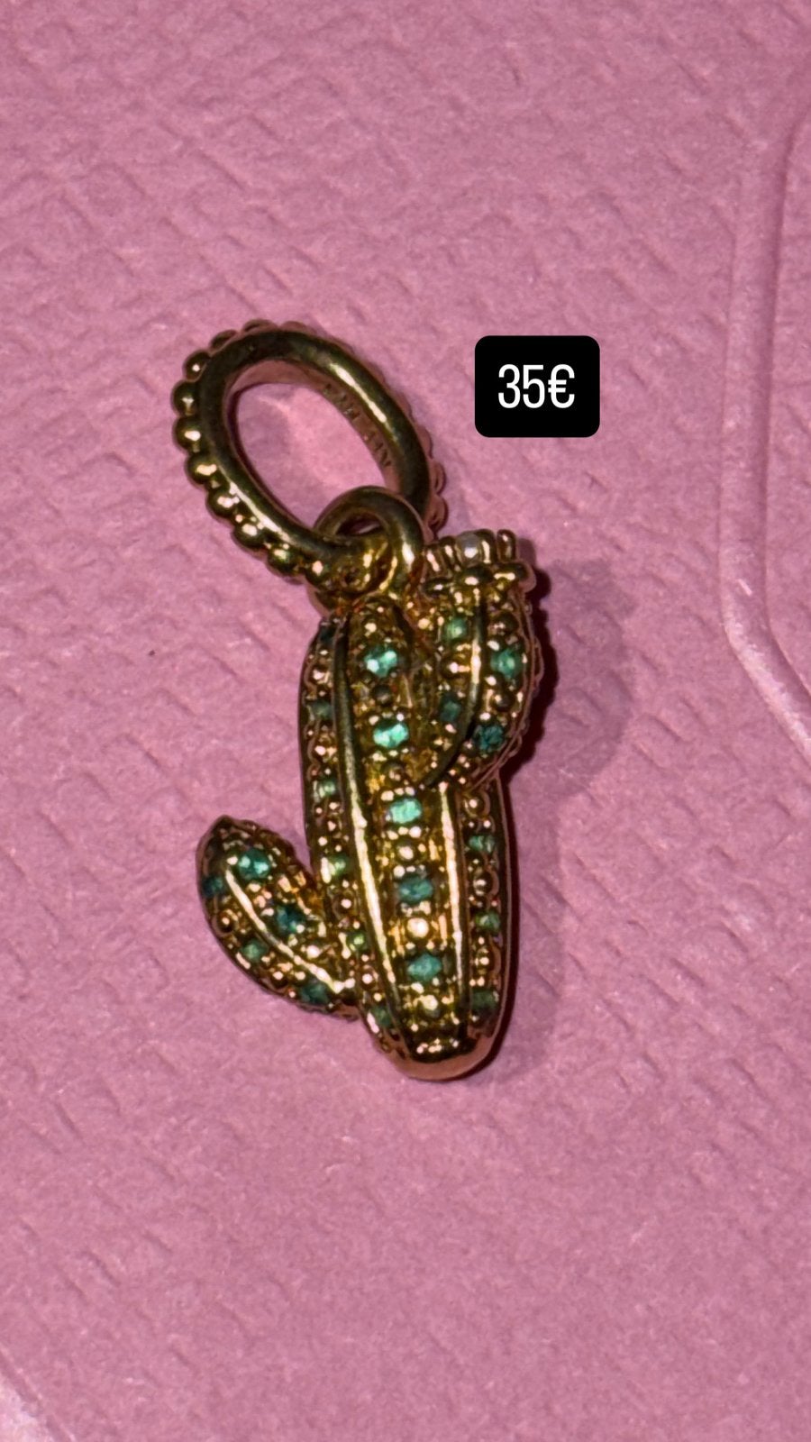 Pandora vergulde cactus bedel met strass, Overige materialen, Pandora, Ophalen of Verzenden, Zo goed als nieuw