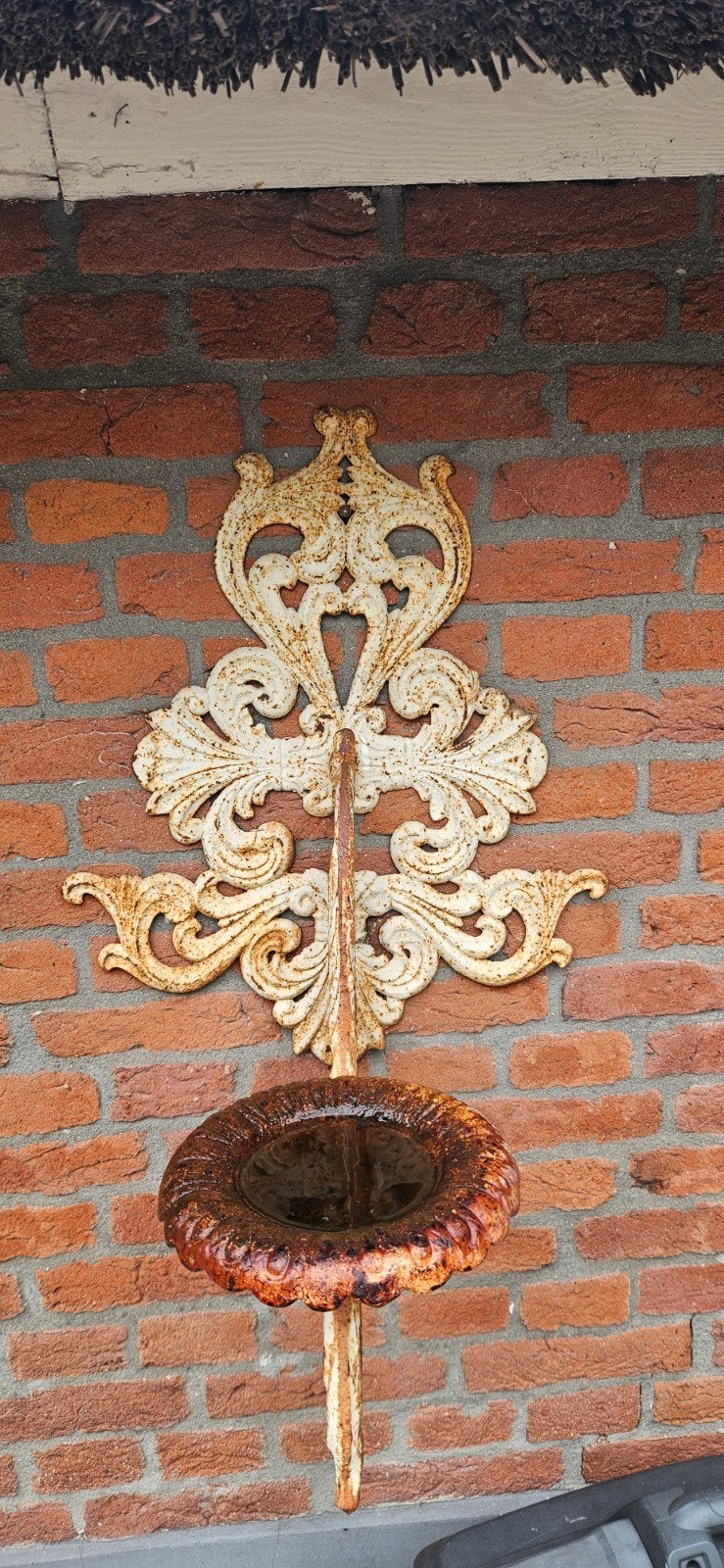 gietijzeren kandelaar of voor een plant., Ophalen