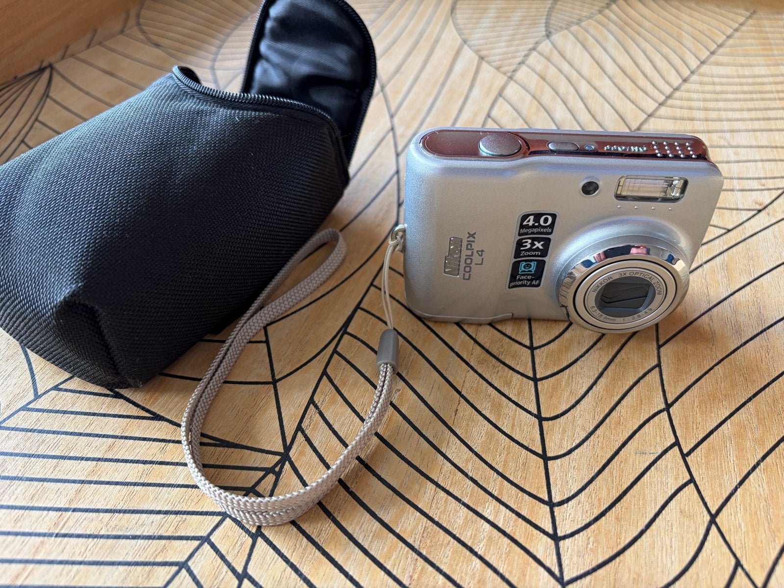 Nikon Coolpix L4 Compactcamera - 4.0 Megapixels, 3x Zoom, Ingebouwde flitser, Gebruikt, Ophalen of Verzenden, Compactcamera