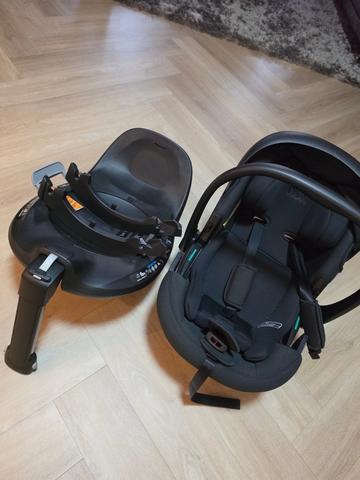 Novi baby Maxi-Cosi met draaibaar onderstel (0-86 cm), Ophalen