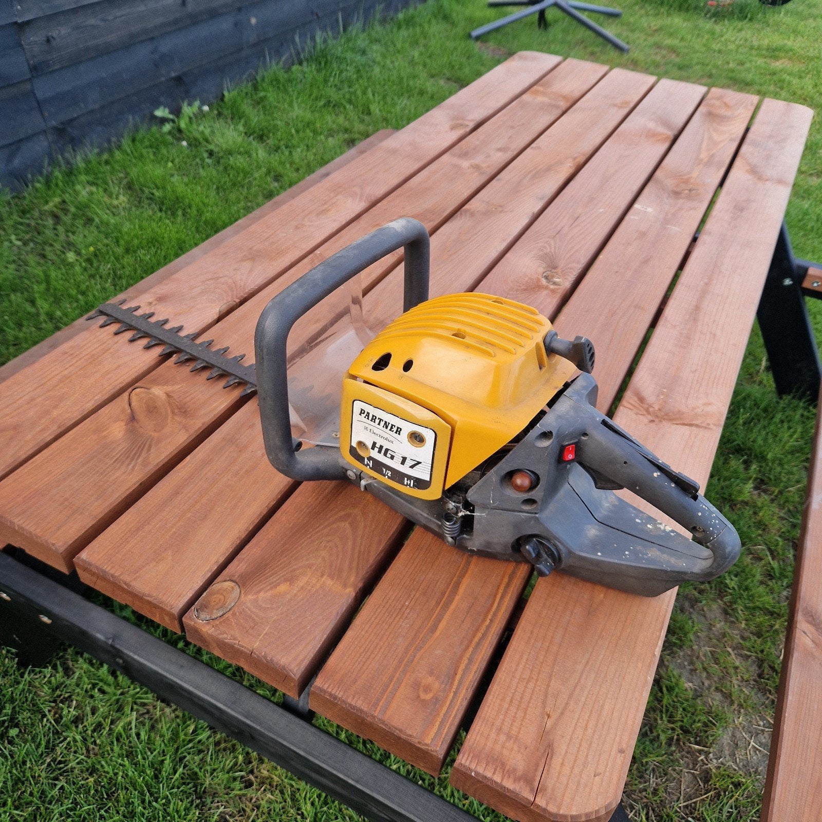 Benzine heggenschaar weinig gebruikt, Tuin en Terras, Ophalen, Zo goed als nieuw, Benzine, Partner Electrolux