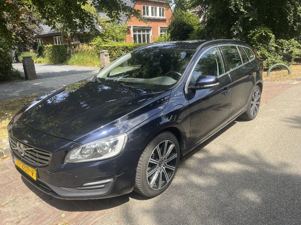 Volvo V60 D6 Twin Engine 288pk Geartronic AWD Plug In Hybrid, Automaat, 1800 kg, Blauw, Particulier