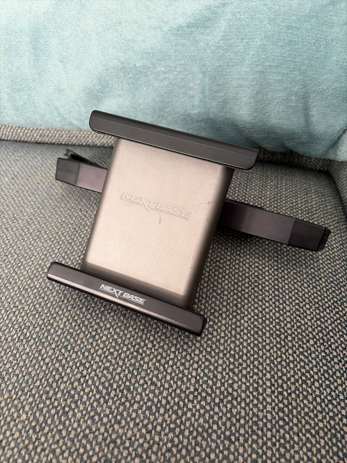 2x Veilige, stevige auto houder met USB-aansluiting, Auto diversen, Ophalen of Verzenden, Gebruikt