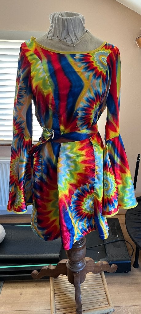 Back to the 60/70"s, Flower power jurk met ceintuur maat M, Maat 38/40 (M), Ophalen of Verzenden, Kleding, Overige thema's
