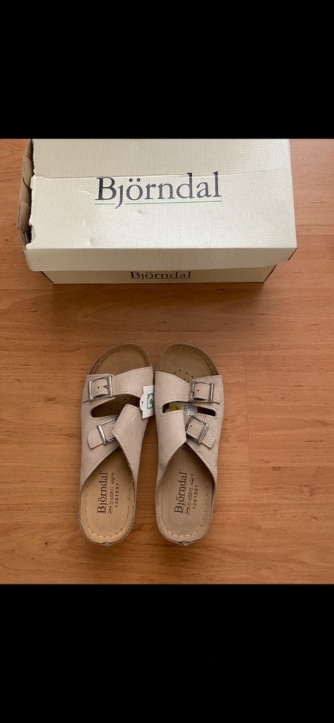 Slippers/sandalen beige Bjorndal: maat 37: Nieuw!, Kleding | Dames, Schoenen, Slippers, Beige, Nieuw, Ophalen of Verzenden