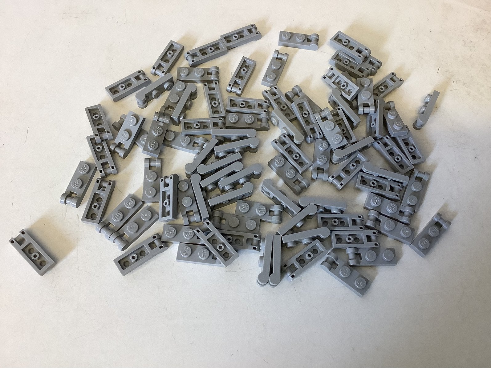 Lego plaat aangepast 1x2 met handvat licht grijs, Ophalen of Verzenden, Gebruikt, Losse stenen, Lego