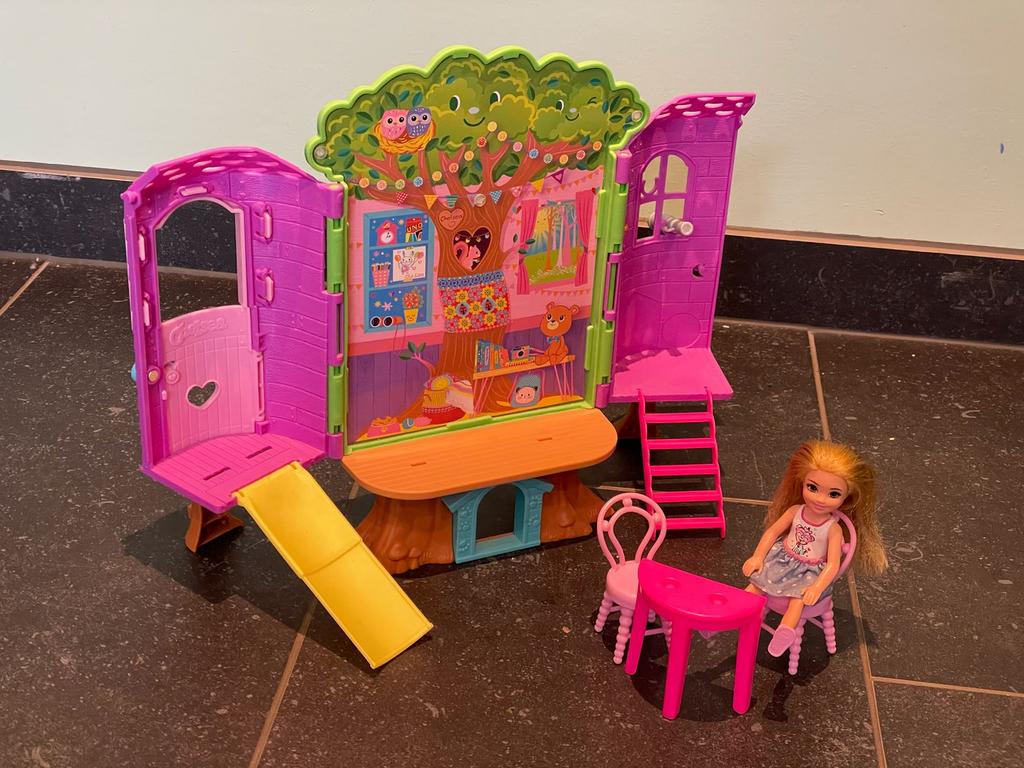Barbie Chelsea’s Boomhuis, Kinderen en Baby's, Speelgoed | Poppenhuizen, Ophalen of Verzenden, Zo goed als nieuw, Poppenhuis