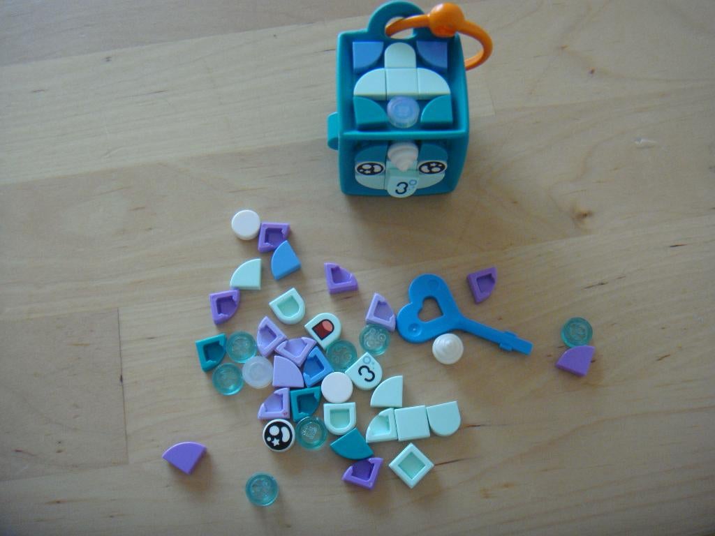 LEGO DOTS Tassenhanger Draak Narwal 41928 compleet ZGAN, Overige thema's, Lego, Ophalen of Verzenden, Zo goed als nieuw
