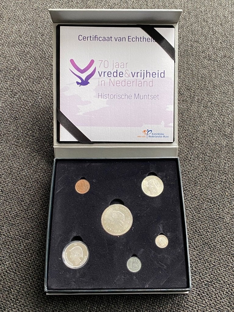 Nederland 70 jaar Vrede en Vrijheid !!!! met certificaat;'', Verzenden, Koningin Beatrix, Overige waardes, Setje