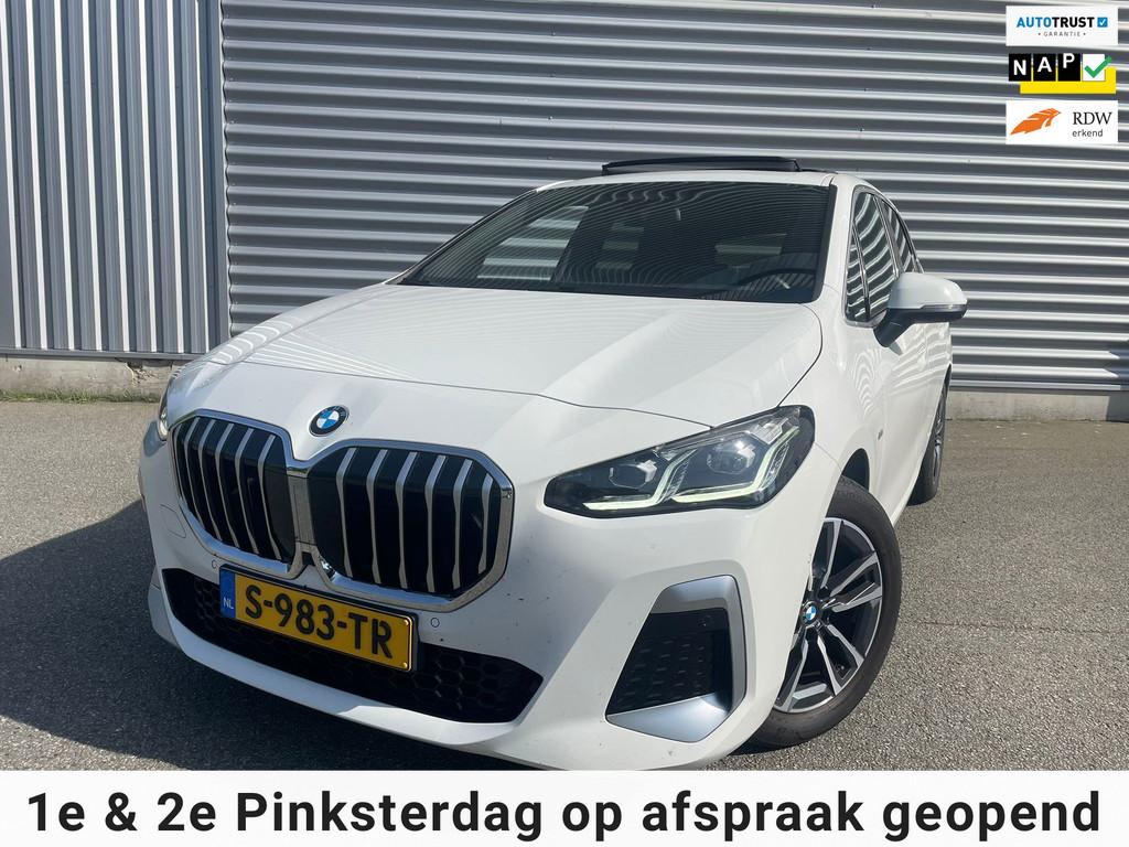BMW 2-serie Active Tourer 220i M SPORT I PANORAMADAK I HEAD-, 156 pk, Leder en Stof, Wit, Origineel Nederlands