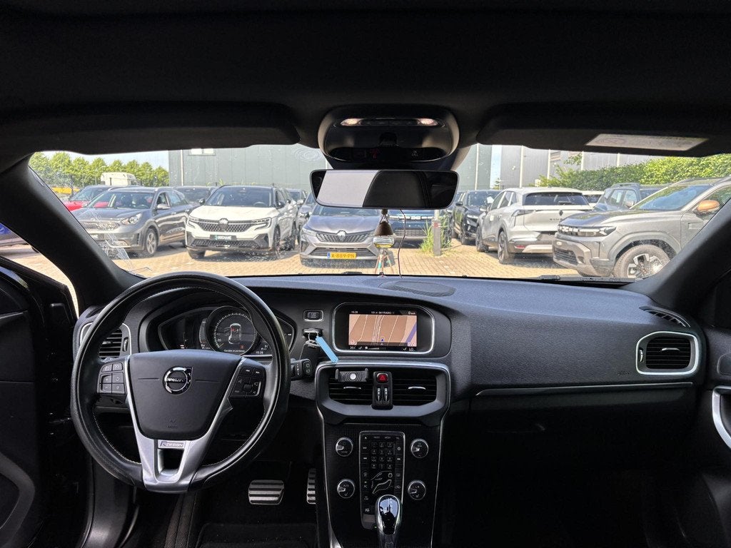 Volvo V40 1.5 T3 Polar+ Sport | Harman Kardon | Panoramadak, Auto's, Volvo, Euro 6, 4 cilinders, 700 kg, Zwart