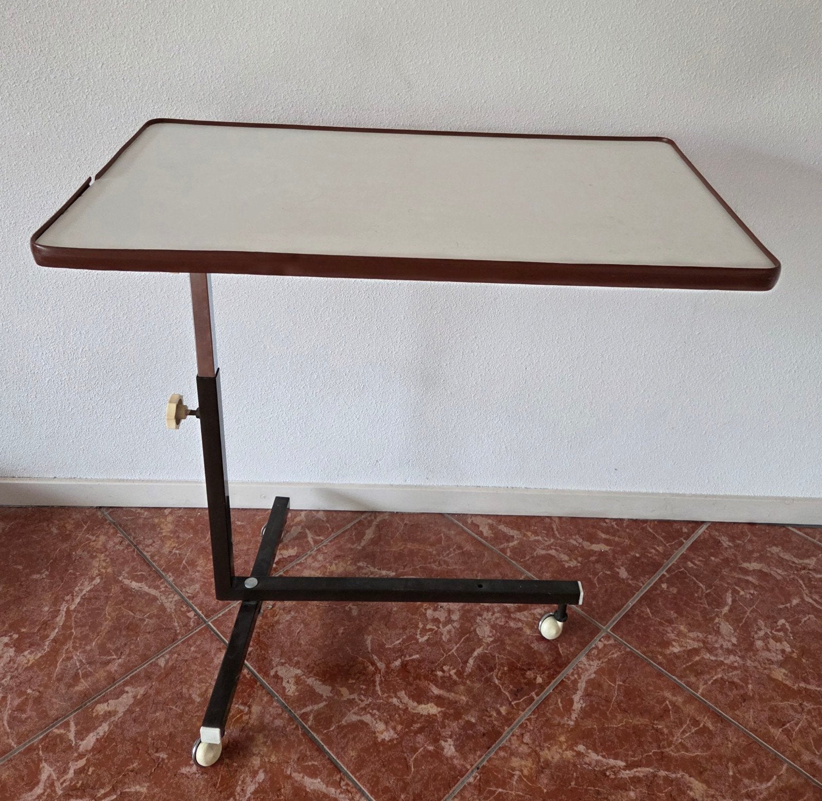 In hoogte verstelbare bedtafel - Blad 70x40 cm, Overige materialen, 70 cm of minder, Ophalen of Verzenden, Verstelbaar