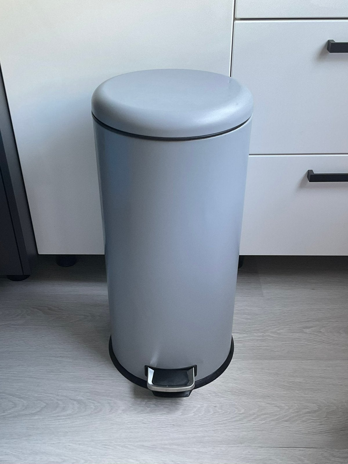 Xenos Prullenbak Pedaalemmer Afvalbak Afvalemmer 30 L Grijs, Ophalen, 50 – 75, Gebruikt, Met pedaal