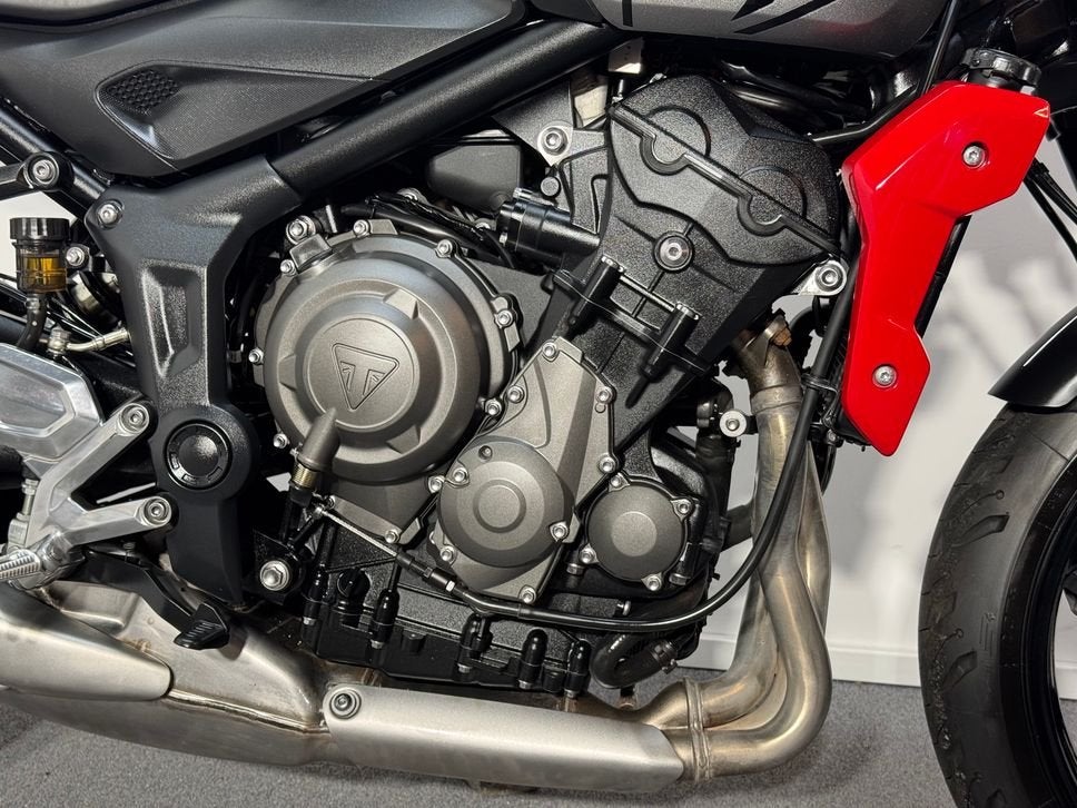 TRIUMPH TRIDENT 660 (bj 2021), Motoren, 4 cilinders, Bedrijf, Onbekend, Onbekend