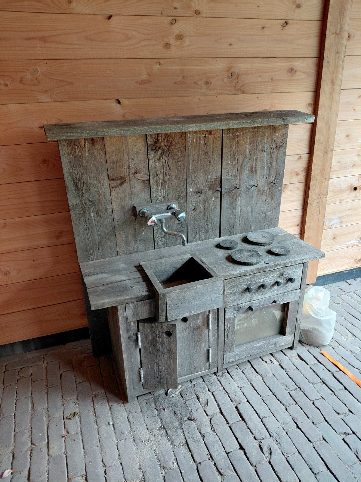 Buitenkeuken speelgoed, Ophalen