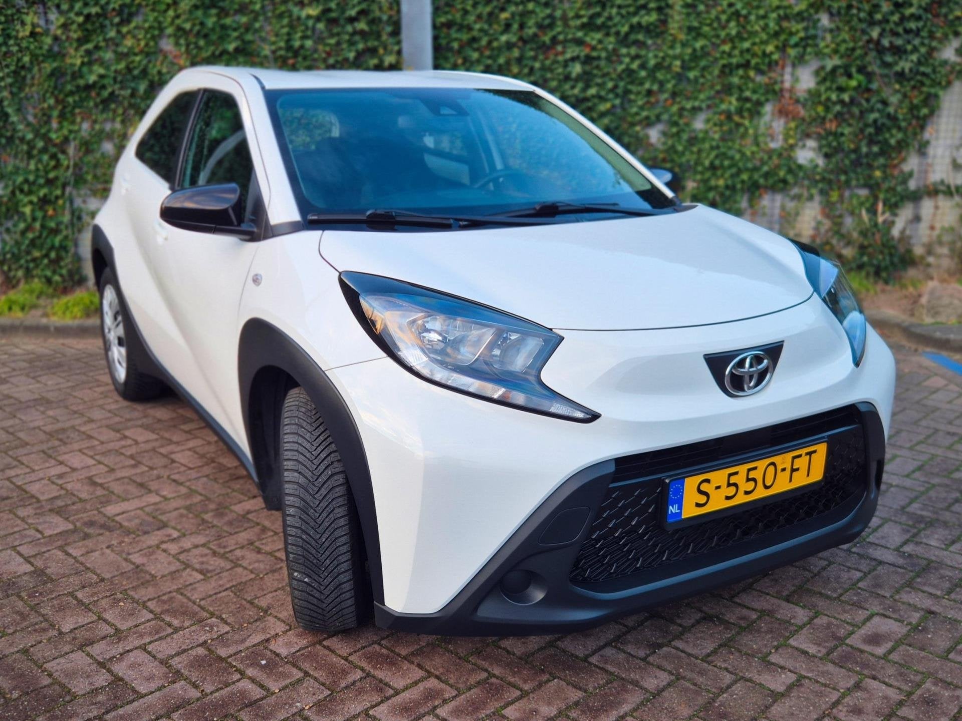 Toyota Aygo X 1.0 VVT-i MT Play Parkeercamera |Carplay, Stof, Gebruikt, 920 kg, 4 stoelen