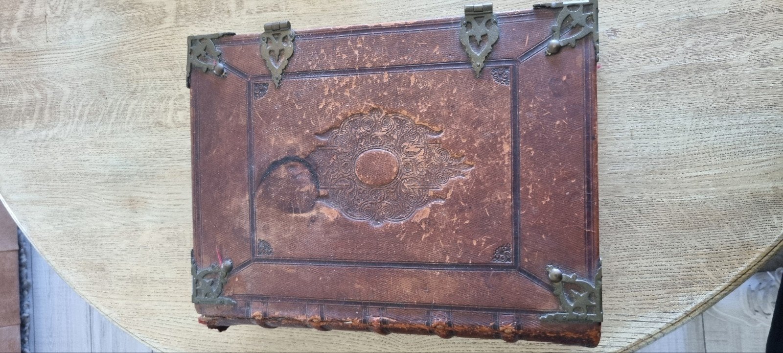 Antieke Bijbel uit 1868 met koperen beslag en kaarten, Ophalen of Verzenden, Staten Generaal