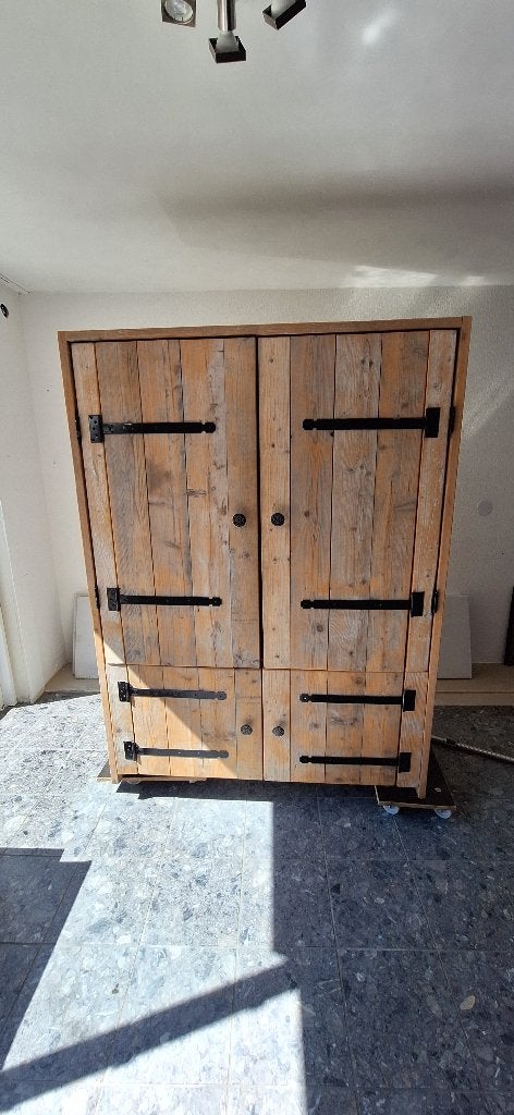 Steigerhouten kast, Ophalen, Gebruikt