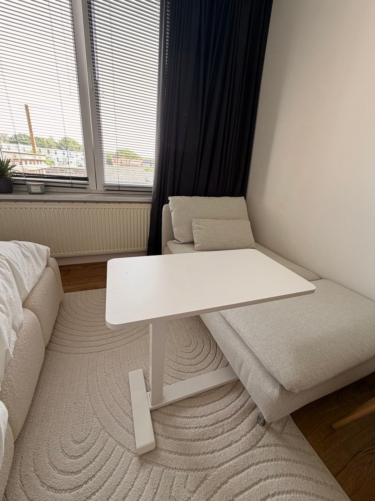 Ikea Bollsidan laptophouder wit, verstelbaar, Huis en Inrichting, Tafels | Bijzettafels, Ophalen, 55 tot 75 cm, Zo goed als nieuw
