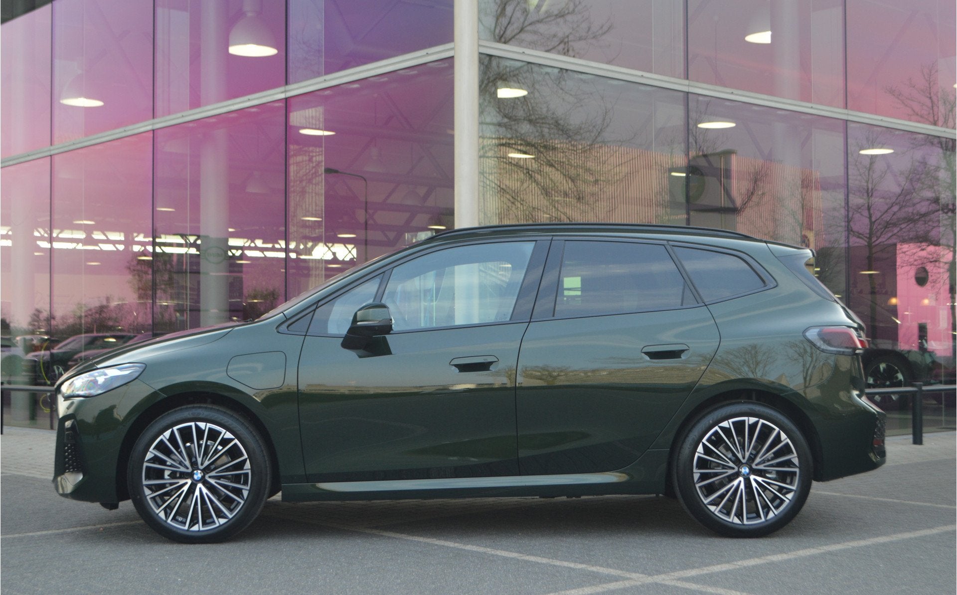 BMW 2 Serie Active Tourer 225e xDrive M Sport Automaat / Pan, Auto's, BMW, Automaat, 1800 kg, Zwart, 38 km/l
