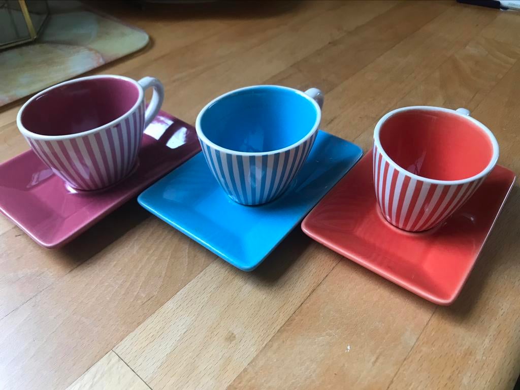 Vintage espresso kopjes Yves Rocher speciale uitgave 1970, Huis en Inrichting, Keuken | Servies, Ophalen, Zo goed als nieuw, Overige stijlen