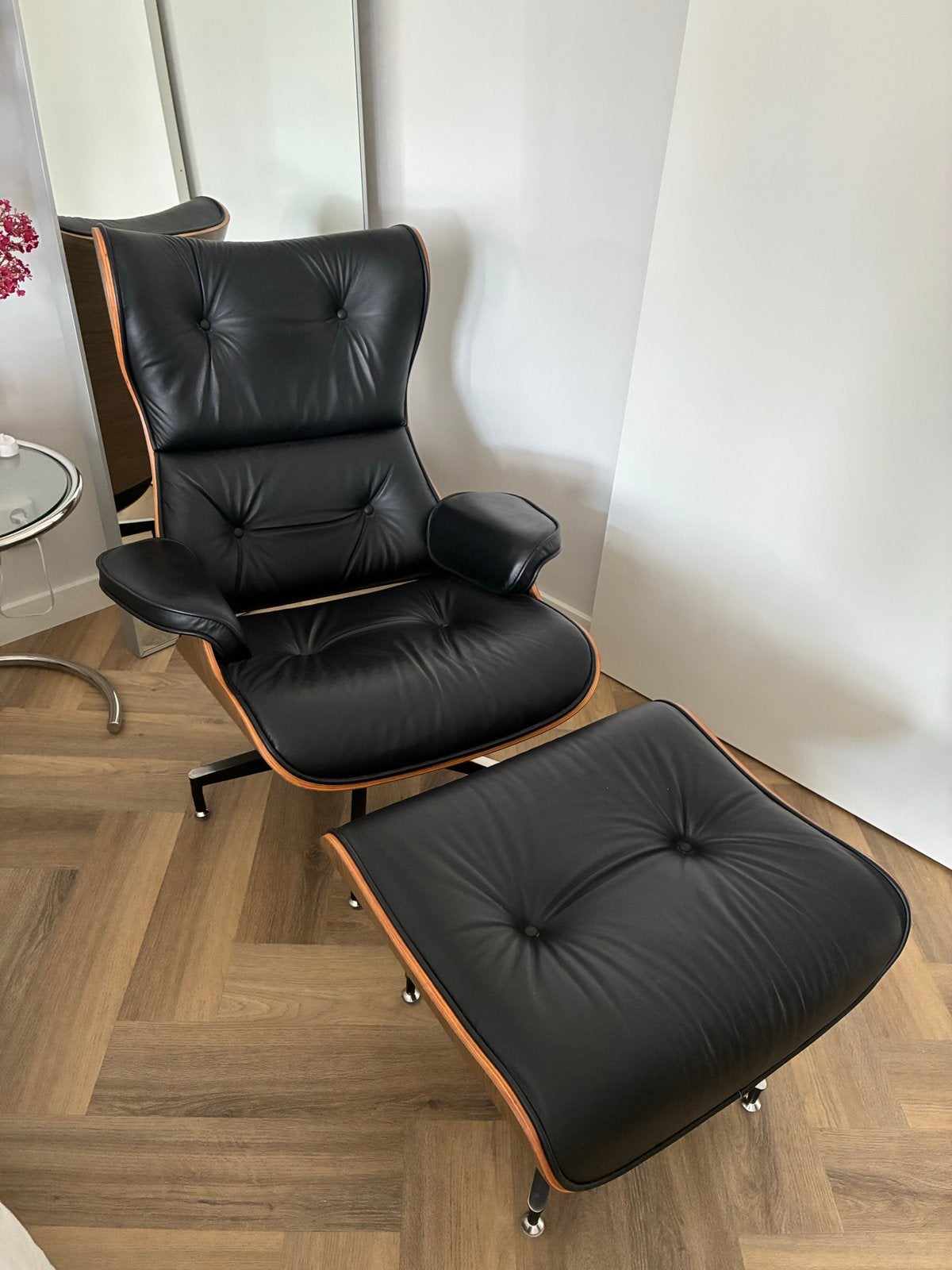 Luxe Eames Lounge Chair replica  met voetenbank- Zwart leer, Huis en Inrichting, Ophalen, Zo goed als nieuw, Leer, 75 tot 100 cm