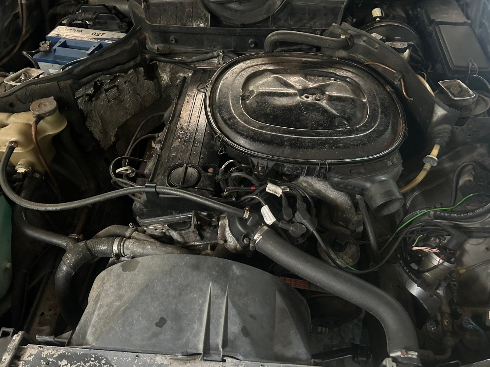 W124 5 versnellingsbak . M102 motor voor onderdelen, Ophalen