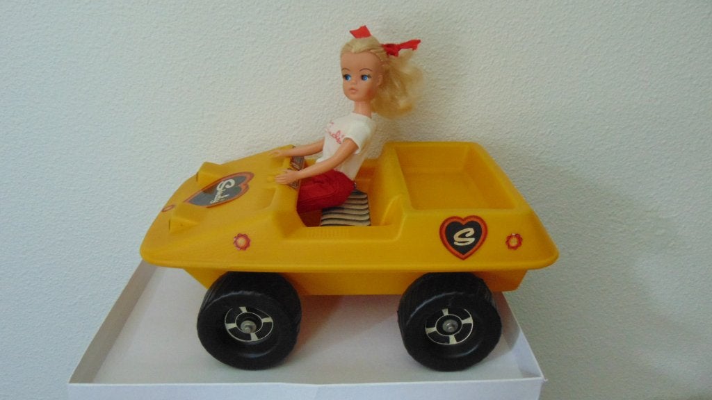 Sindy Barbie pop met haar Buggy, Ophalen of Verzenden, Gebruikt, Pop