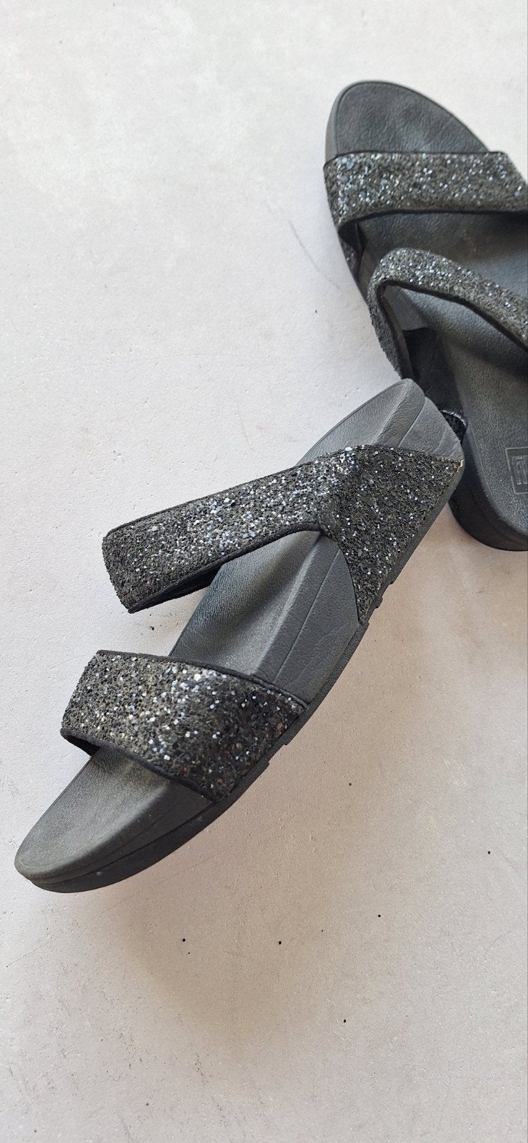 Z.g.a.n Fitflop slippers maat 38, Kleding | Dames, Schoenen, Slippers, Zwart, Ophalen of Verzenden, Zo goed als nieuw