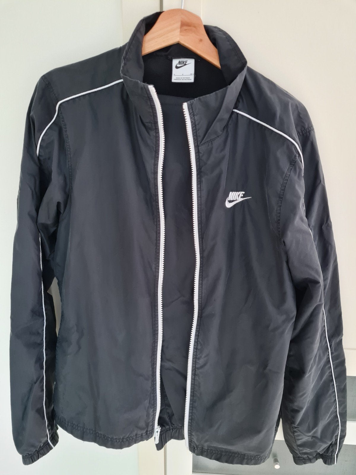 Zwart Nike trainingspak maat S - Zo goed als nieuw, Kleding | Heren, Sportkleding, Ophalen of Verzenden, Zo goed als nieuw, Zwart
