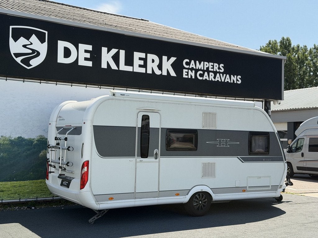 Hobby DE LUXE 490 KMF (bj 2016), Hobby, Bedrijf, Info@deklerkcaravans.nl, 6 tot 7 meter