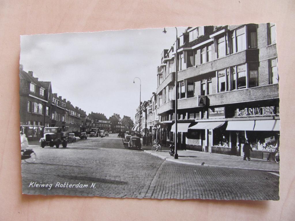 Rotterdam, Kleiweg N, jaren 40 met De Gruyter, Verzamelen, Ansichtkaarten | Nederland, Ophalen of Verzenden, 1940 tot 1960, Zuid-Holland