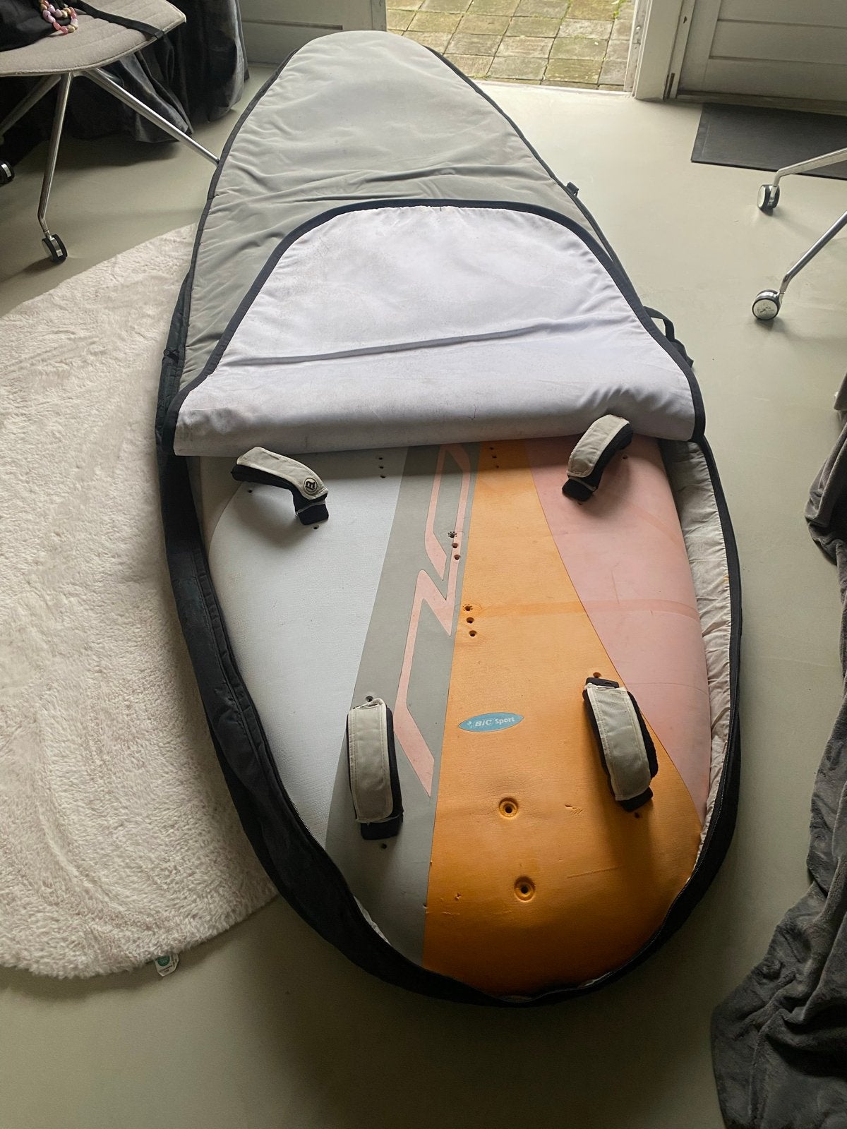 Bic Sport Nova 165 ltr beginners windsurfboard met softdeck, Watersport en Boten, Ophalen, Met voetbanden, 250 tot 300 cm, Gebruikt