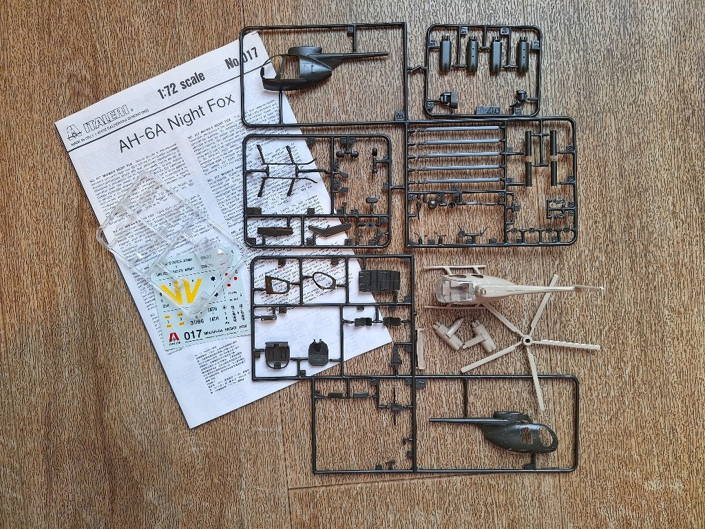 1:72 / 1/72 Italeri AH-6A Night Fox +Extra gebouwd exemplaar, Hobby en Vrije tijd, Modelbouw | Vliegtuigen en Helikopters, 1:72 tot 1:144