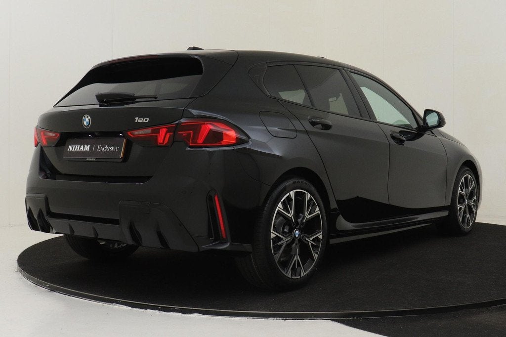 BMW 1-serie 120 M SPORT DESIGN EDITION -PANO.DAK|M-SPORT|PRI, Auto's, BMW, 12 maanden, Zwart, Origineel Nederlands, Bedrijf