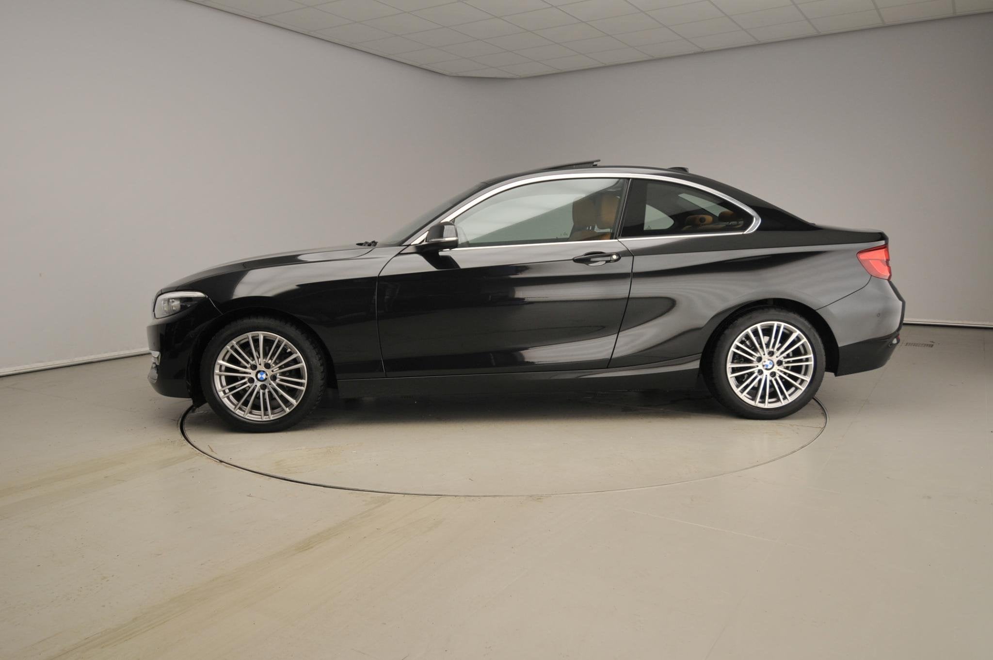 BMW 2 Serie Coupé 218i Automaat / Schuifdak / Leder / Sport, Auto's, Automaat, Gebruikt, 4 stoelen, Zwart