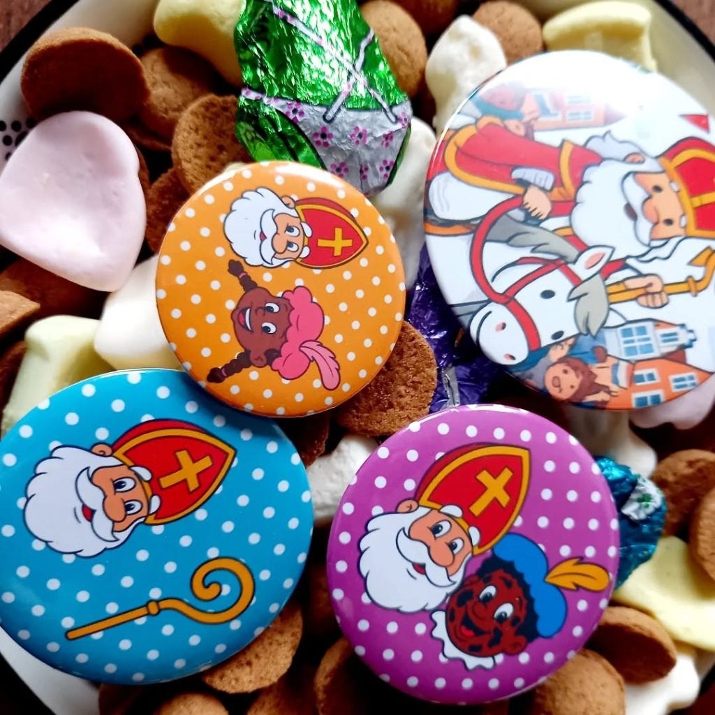 Button sinterklaas div soorten en maten ook met naam, Ophalen of Verzenden, Nieuw, Figuurtje, Button