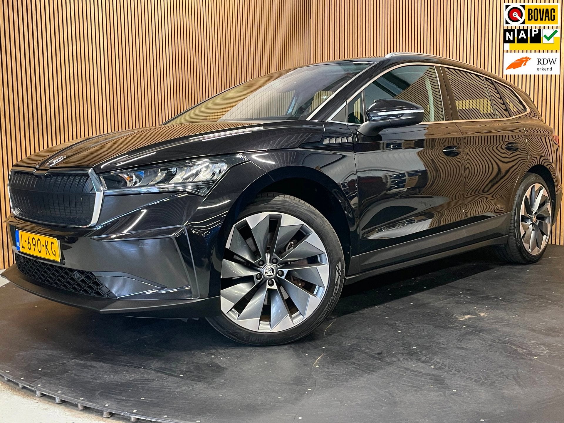 Skoda Enyaq iV 80|88% SOH|GROTE ACCU|ACC|1/2 LEDER|STUUR+STO, Dealer onderhouden, Achterwielaandrijving, Gebruikt, Zwart