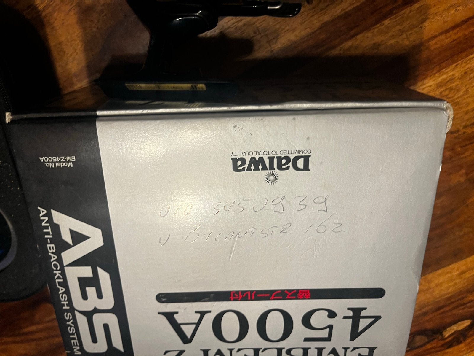 2x Daiwa Emblem Z 4500 molens + 5 extra spoelen, Ophalen, Gebruikt, Molen