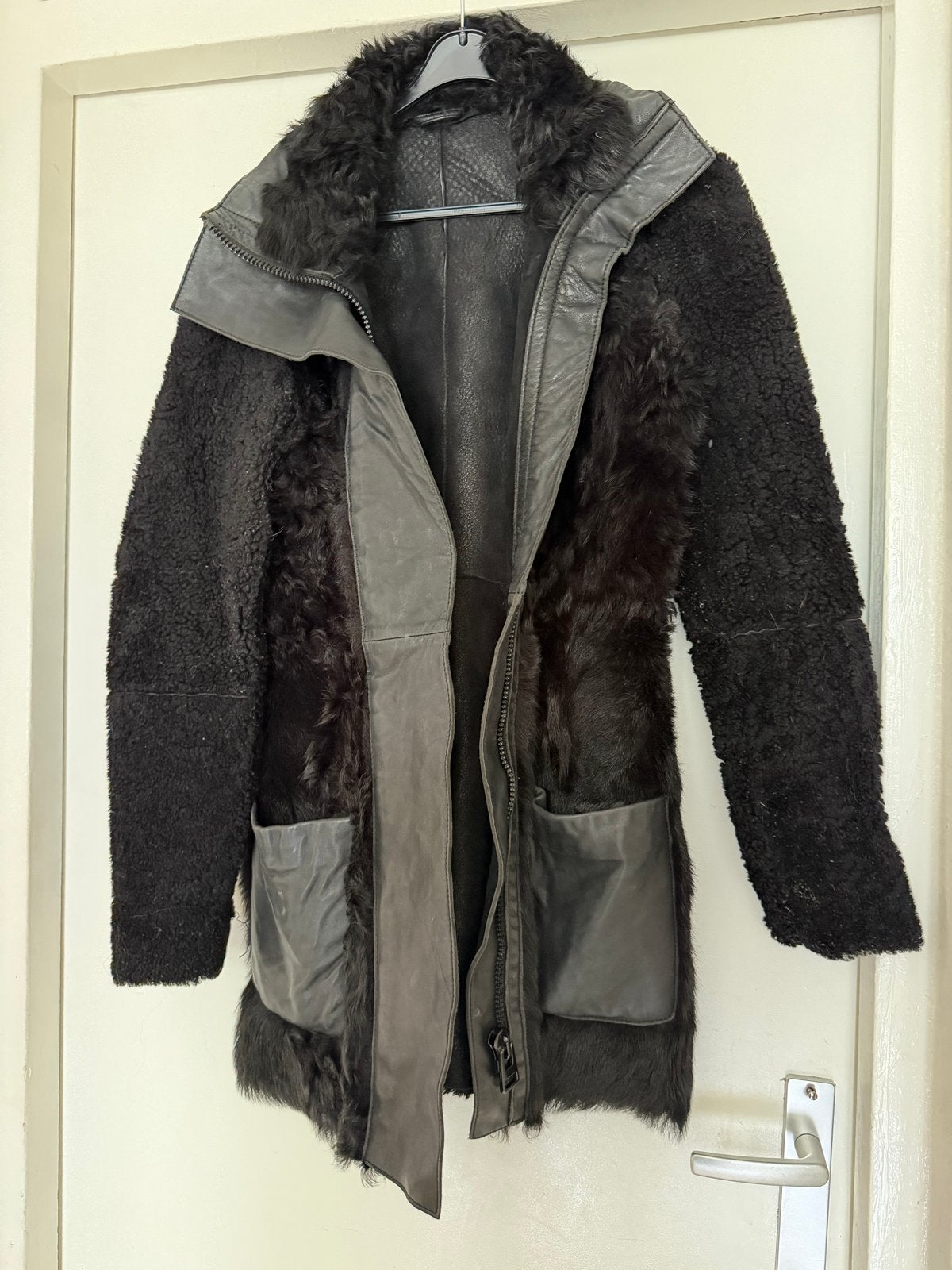 Prachtige lammy coat met leer, maat 38, Ophalen of Verzenden, Zo goed als nieuw, Maat 38/40 (M), Zwart