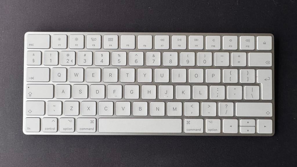 Apple Magic Keyboard als nieuw, A1644, nauwelijks gebruikt, Computers en Software, Toetsenborden, Multimediatoetsen, Ophalen of Verzenden