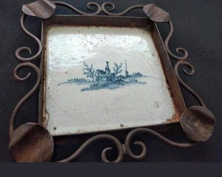 Antieke asbak met Delfts blauw tegel, smeedijzeren frame, Ophalen of Verzenden