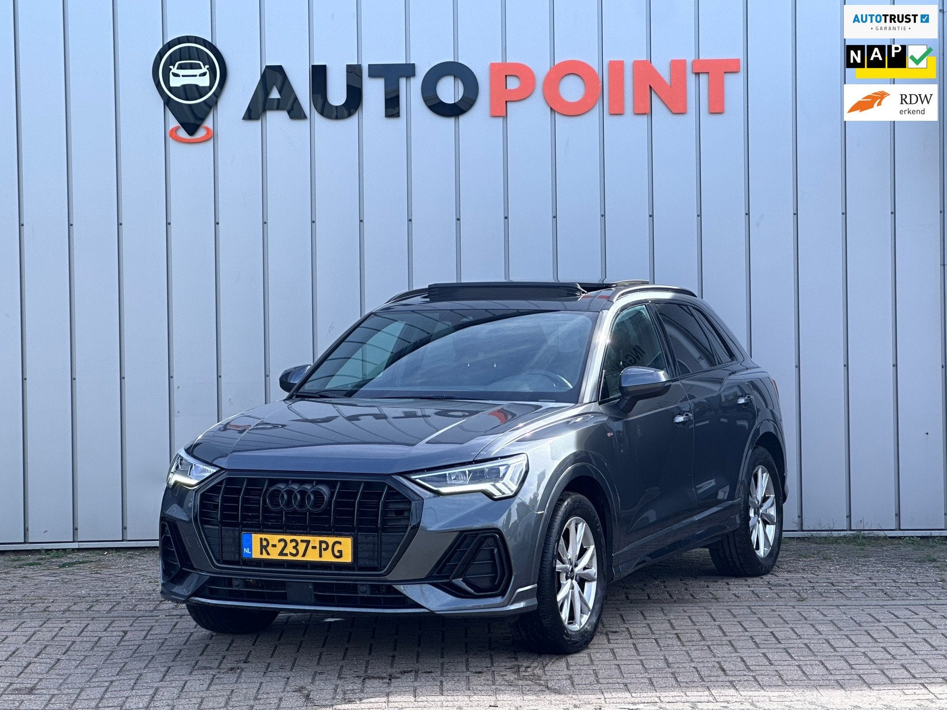 Audi Q3 35 TFSI S LINE PANO Virtual Lane assist LED DEALER O, Auto's, Dealer onderhouden, Metallic lak, 4 cilinders, 150 pk