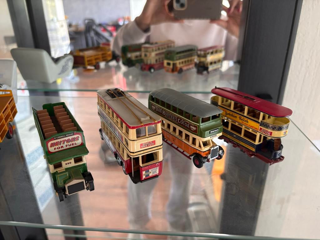 Verzameling van gedetailleerde modelbussen, Ophalen of Verzenden, Zo goed als nieuw