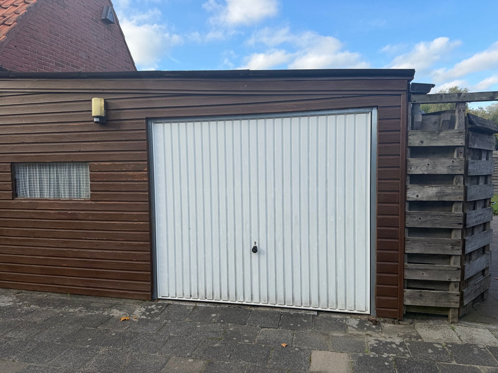 Gratis Garagebox van hout 5x5m met bitumen dak