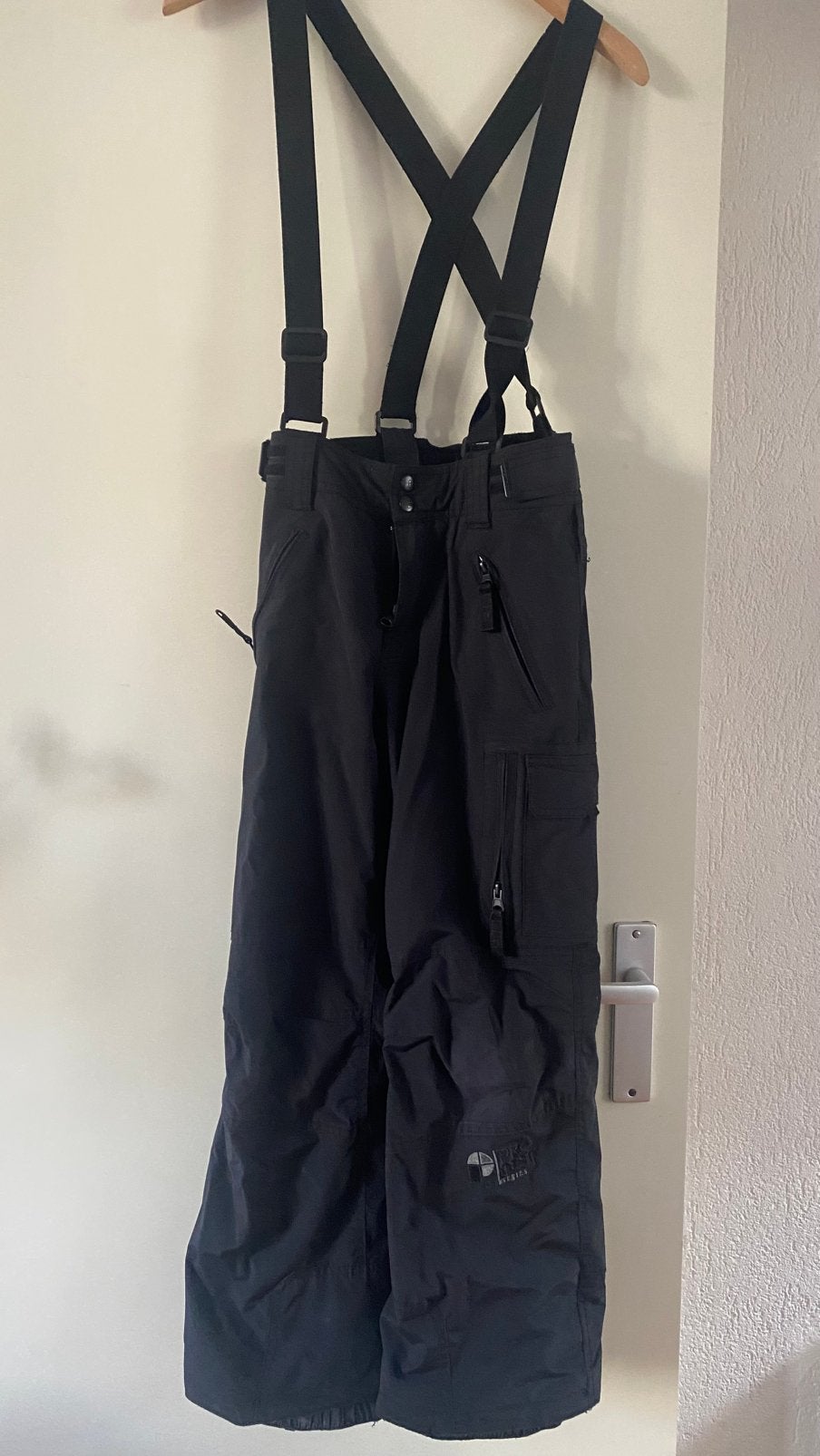 Zwart skibroek mt. 140 protest, Ophalen of Verzenden, Zo goed als nieuw, Jongen of Meisje, Broek