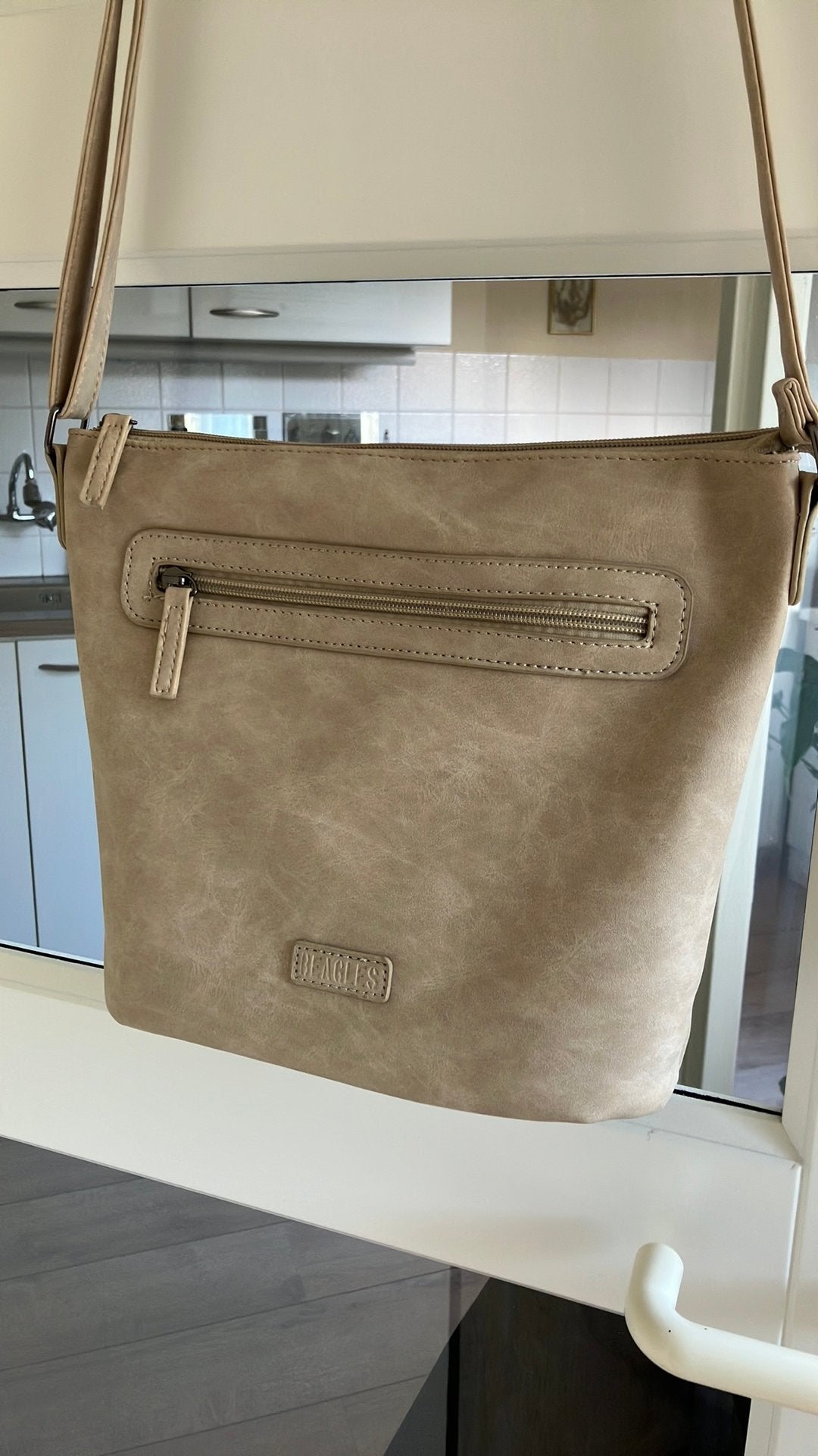 Beagles nieuwe beige schoudertas 5 vaks, Sieraden, Tassen en Uiterlijk, Ophalen of Verzenden, Zo goed als nieuw, Beige, Schoudertasje