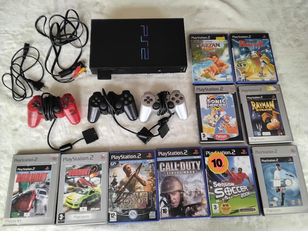 Playstation 2 en 11 spellen, Spelcomputers en Games, Spelcomputers | Sony PlayStation 2, Gebruikt, Met games, Ophalen of Verzenden