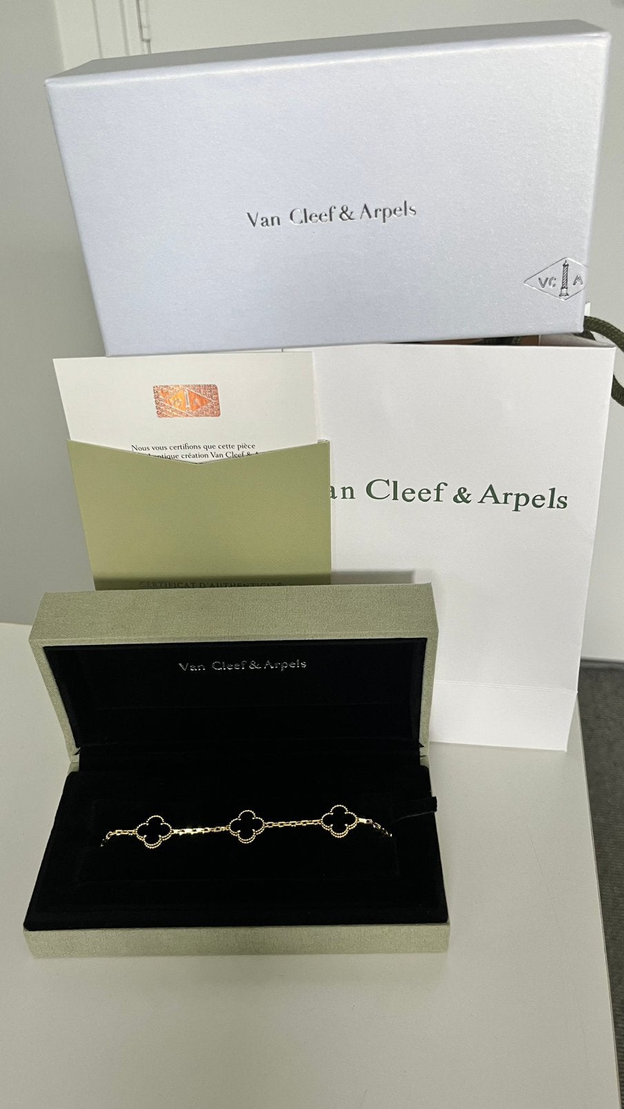 Van Cleef & Arpels armband, Sieraden, Tassen en Uiterlijk, Verzenden, Nieuw, Zwart, Goud
